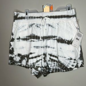 NWT Olive Green & White Splendid Sweatpants Shorts Size Medium